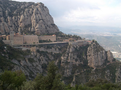 Vista de lejos, del Monasterio de Montserrat