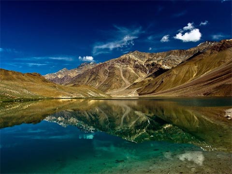Fondo de pantalla del Lago de la Luna, Chandra Tal. Himalaya, India.