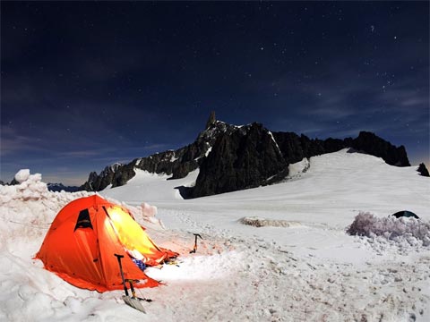 Alpinismo en el Dente del Gigante, Monte Bianco, Italia.