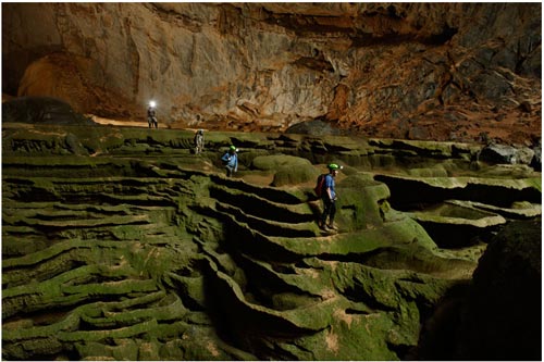Espeleólogos en la cueva Hang Son Doong, Vietnam