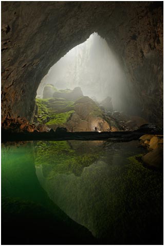 Una piscina en la cueva más grande del mundo
