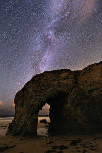 Vía Lactea desde unos acantilados en Gran Bretaña