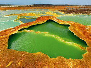 Fondo de pantalla coloridas aguas termales en el este de África