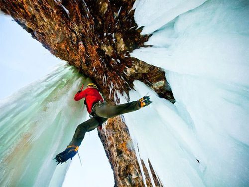 Escalada en hielo en Banks Lake, Washington, USA