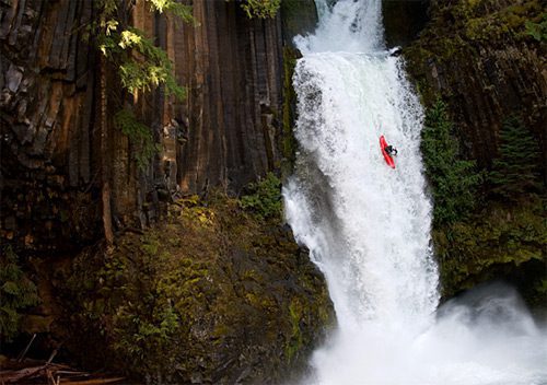 Kayak en las Cascadas Toketee Falls, Oregón (Estados Unidos)