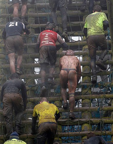 Prueba durante la carrera Tough Guy 2012