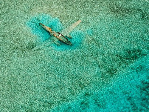 Avión sumergidos en aguas de las Bahamas