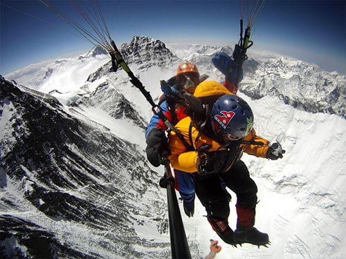 Descendiendo en parapente el Monte Everest